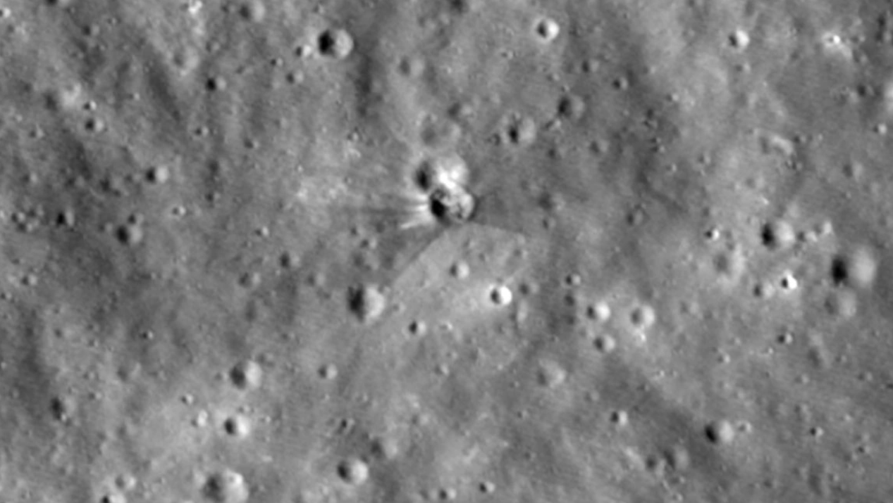 A new crater was formed on the Moon following the crash of a SpaceX rocket