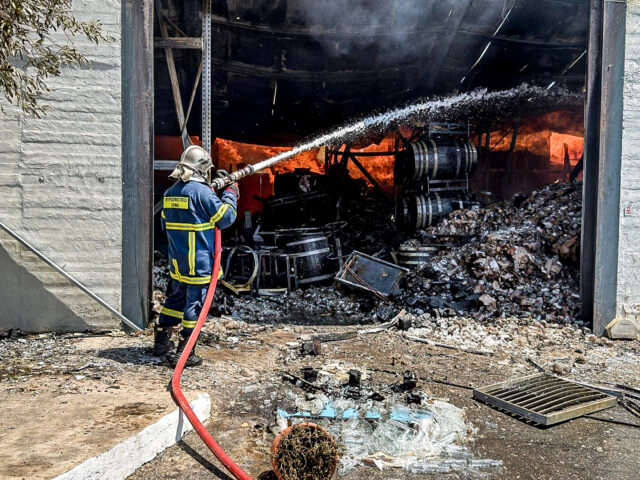 A distillery in Rethymno went up in flames and was completely destroyed