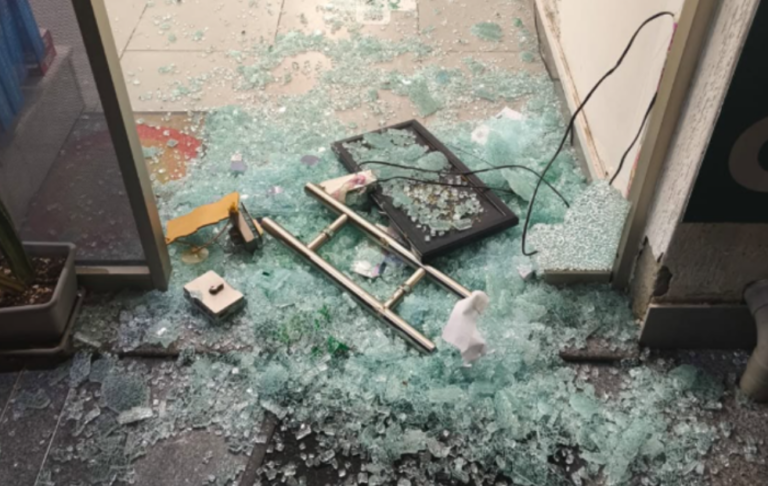 They ransacked the place: Wearing hoods and throwing rocks, they broke into the pharmacy in Lybia (PHOTO)