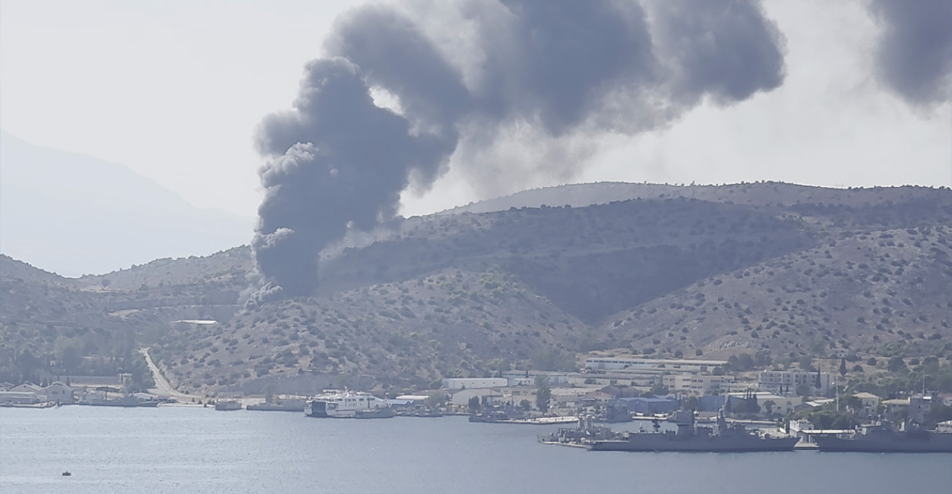 Nighttime battle on four fire fronts; 112 emergency calls in quick succession for evacuations in Salamina and Boeotia; no active fire front in Keratea