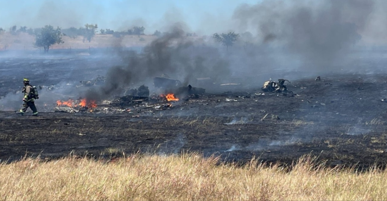 VIDEO: U.S. Apache attack helicopter crashes in Texas; pilots killed