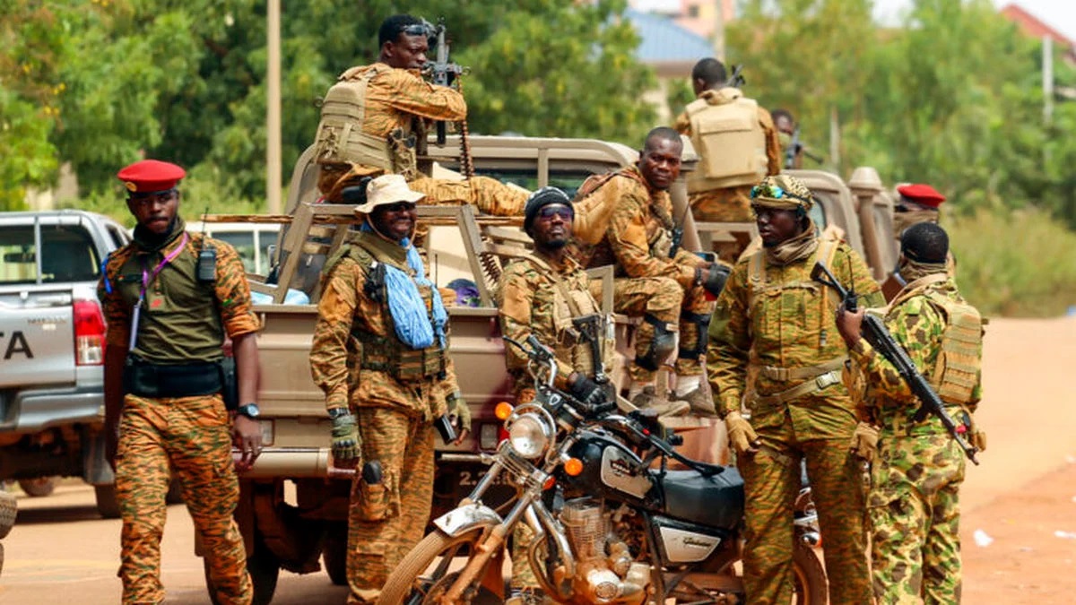 Heavy gunfire around Niamey Airport in Niger