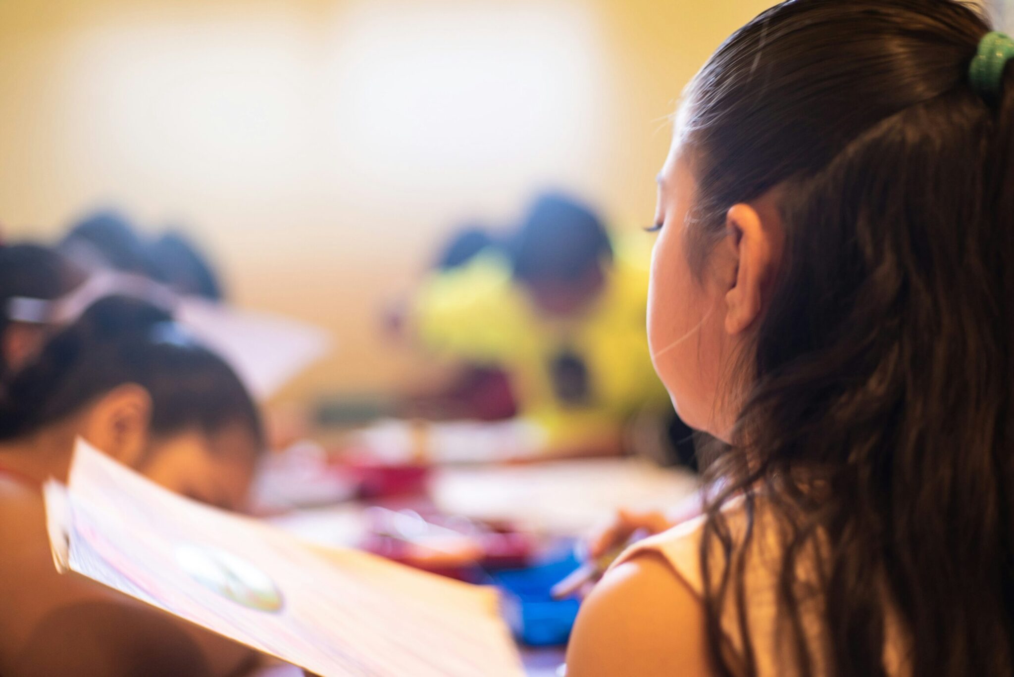 Parents leave their minor children home alone: What a study reveals about the problem of school breaks