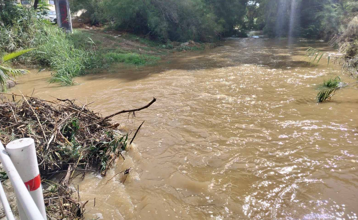 VIDEO & PHOTOS: The Pedieos River overflowed, flooding streets in Strovolos