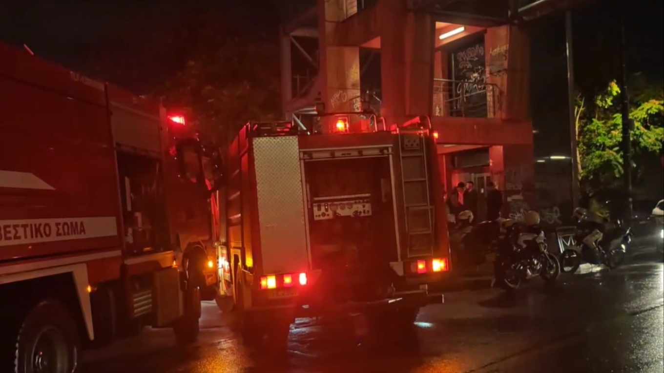 Firefighters Were Called Out at Midnight: House on Fire in Evrychou; Vehicles Also Damaged