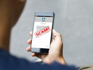 A 91-year-old woman was scammed in Patras: Thieves took cash and jewelry worth 28,000 euros from her; an elderly person in Aigio was also a victim of fraud