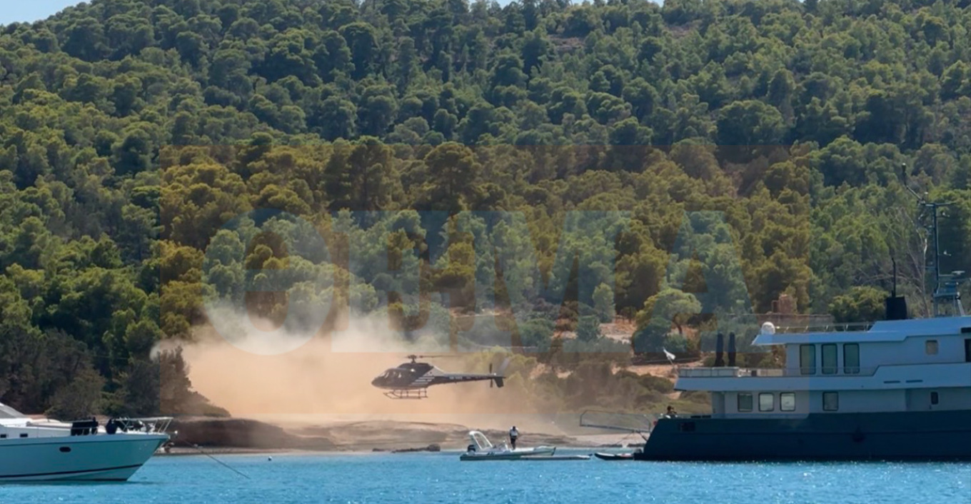 Commotion in Spetses: Helicopter Lands on a Beach Full of Swimmers (VIDEO)