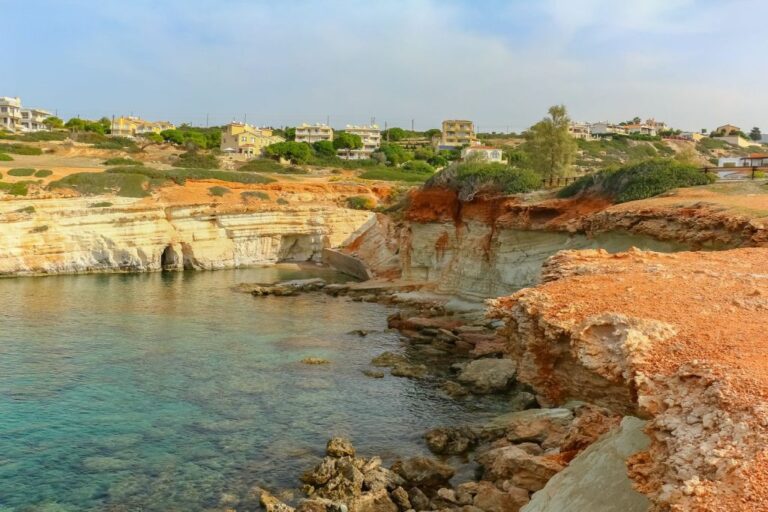 Cape Greco: A 22-year-old woman lost control of her car and fell into the sea caves, suffering a vertebral fracture