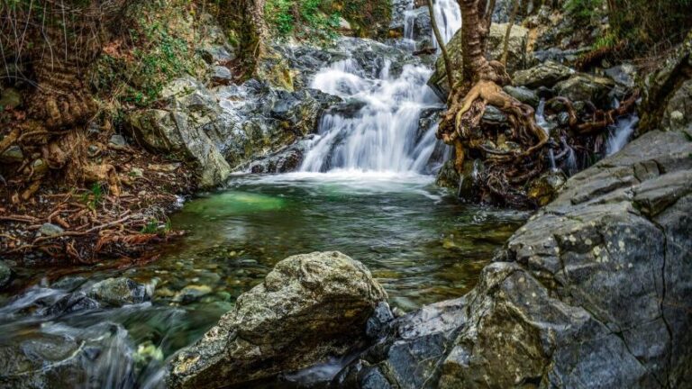 A trip to a waterfall in Veroia turned into a tragedy; an 18-year-old woman died after falling into a lake