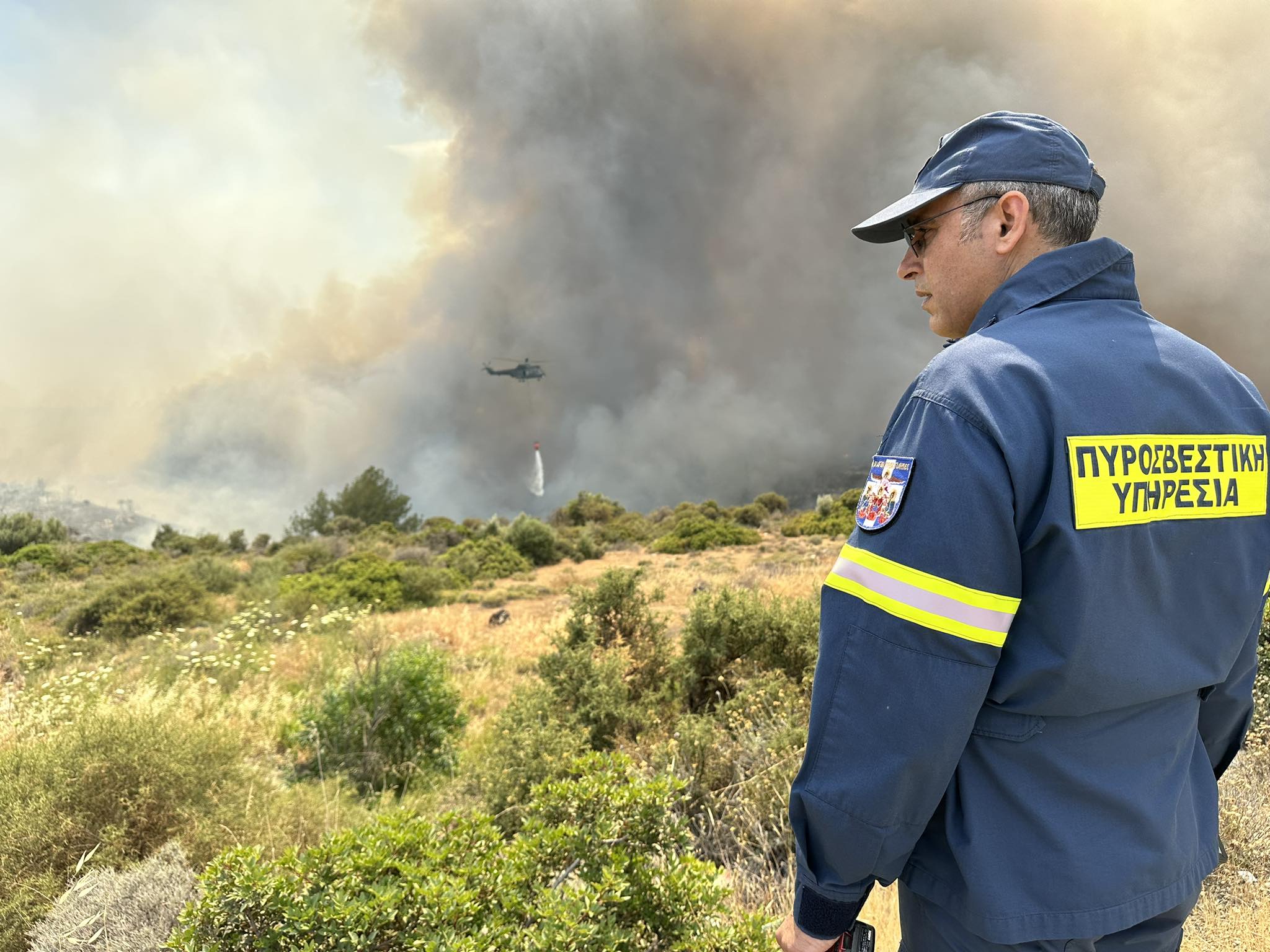 Alert in Argaka: A fire has broken out in a forested area; significant ground and air resources are on the scene
