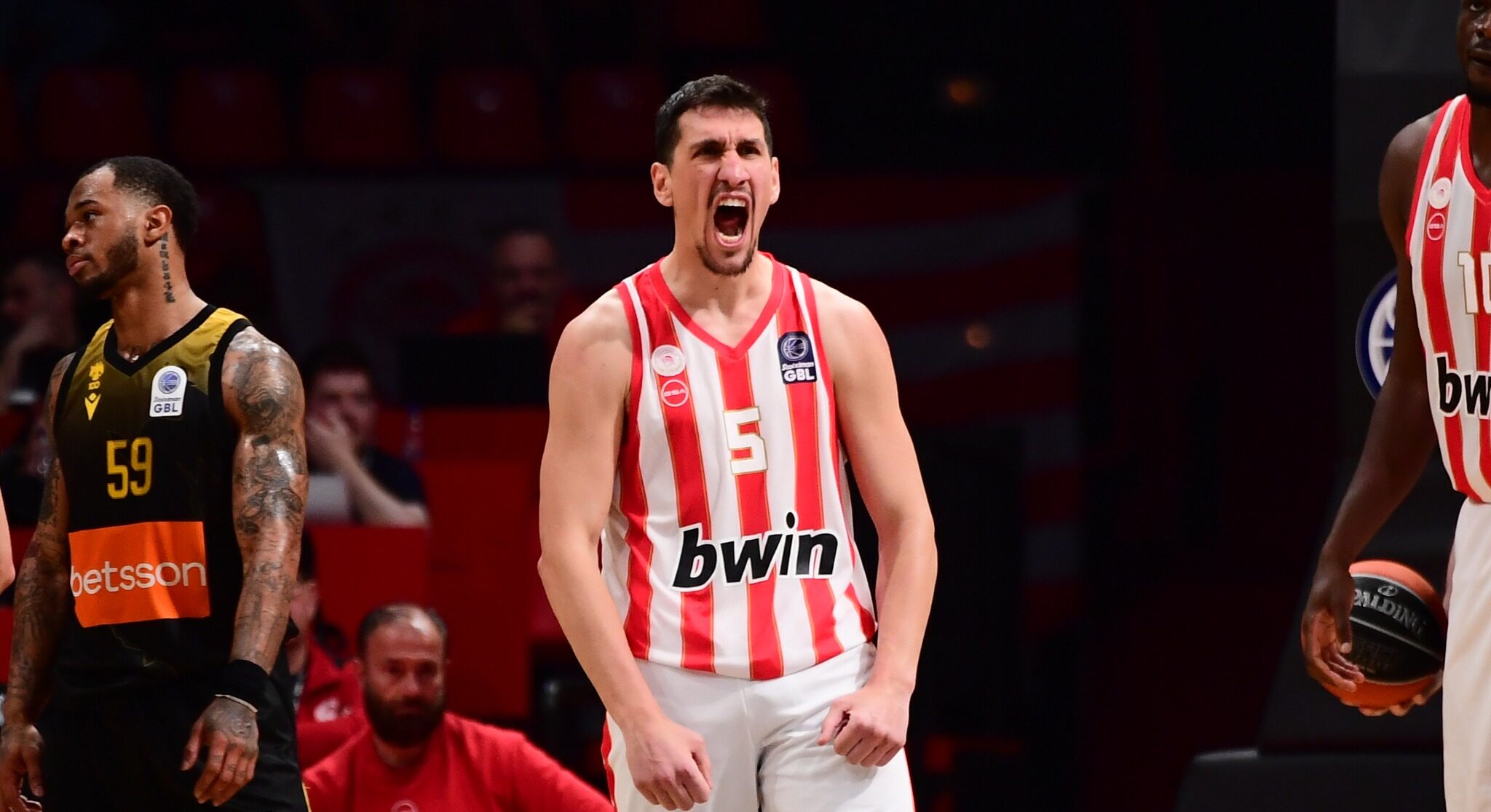 Larentzakis officially leaves Olympiacos