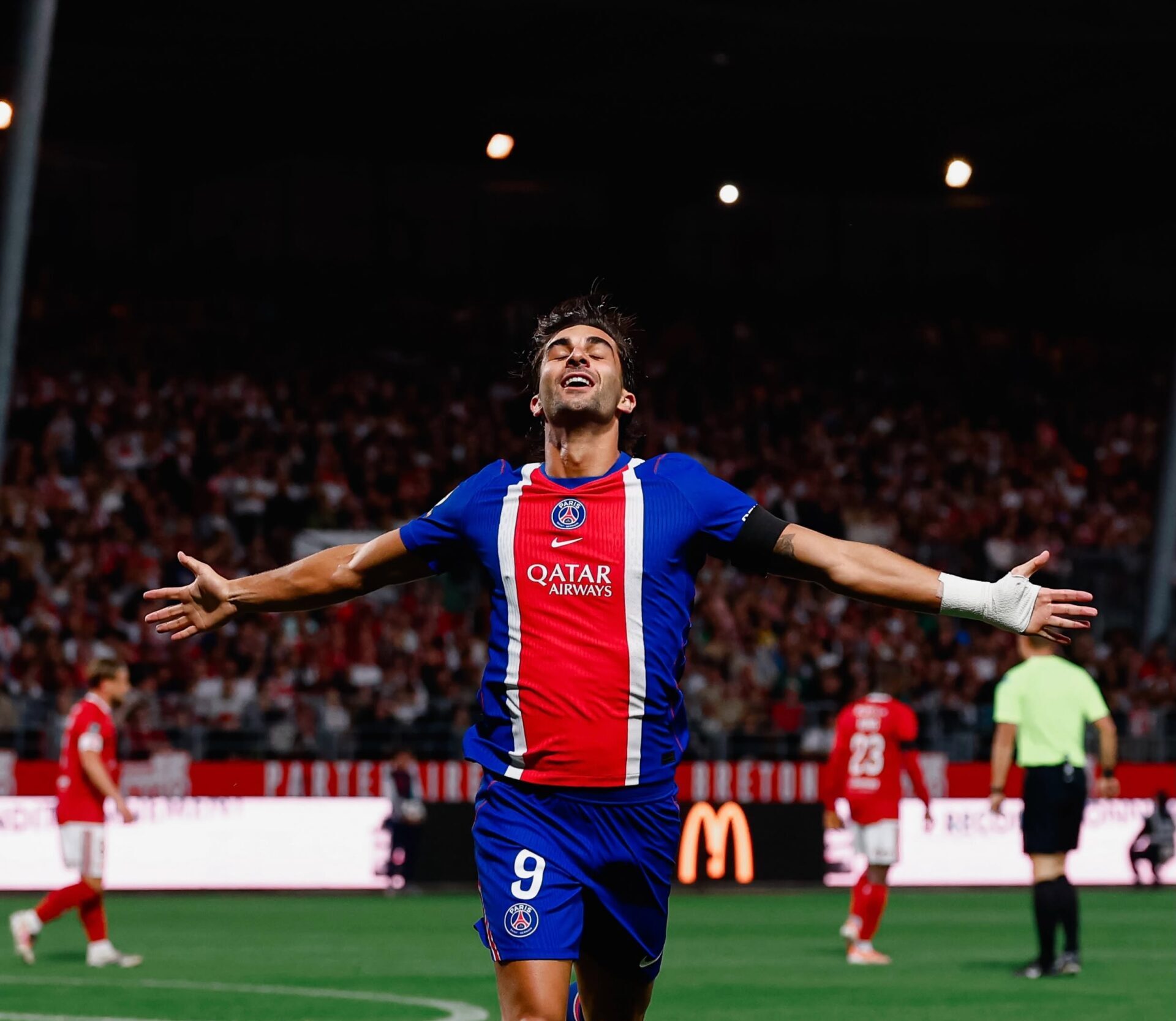 First league win for Paris with Ferran Torres; three points for Lille