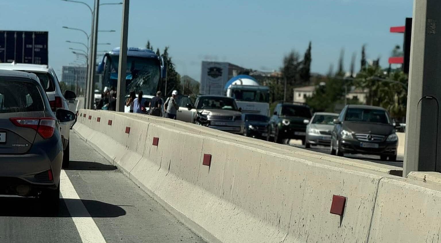 PHOTO: Highway accident: Bus collides with three cars