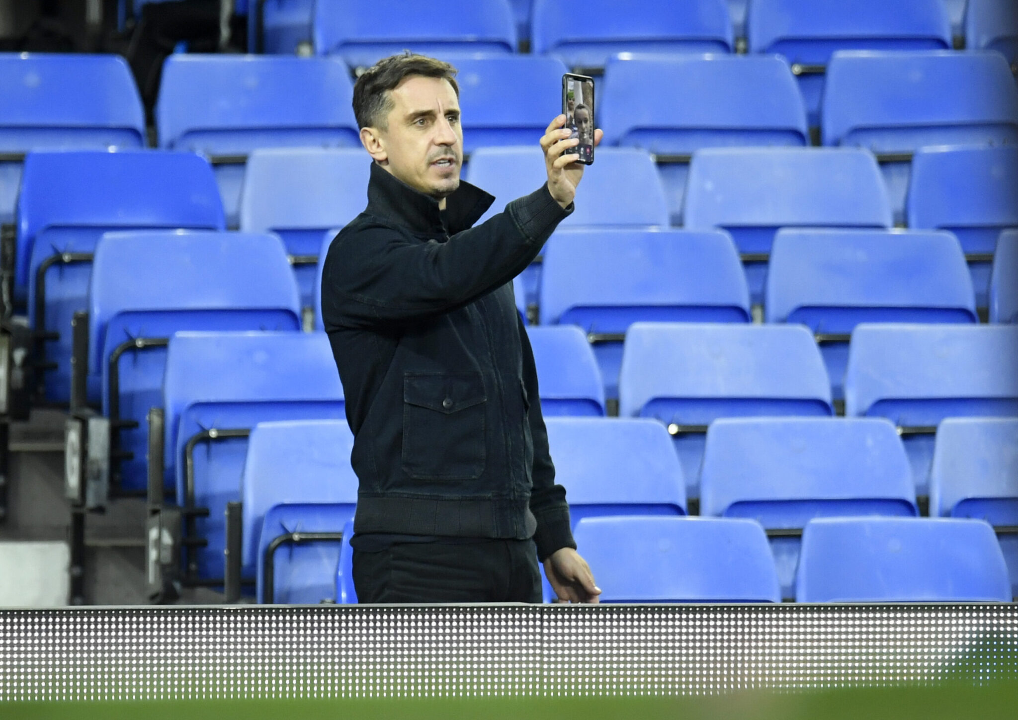 Neville: “Carrick needs to stop defending United’s players”