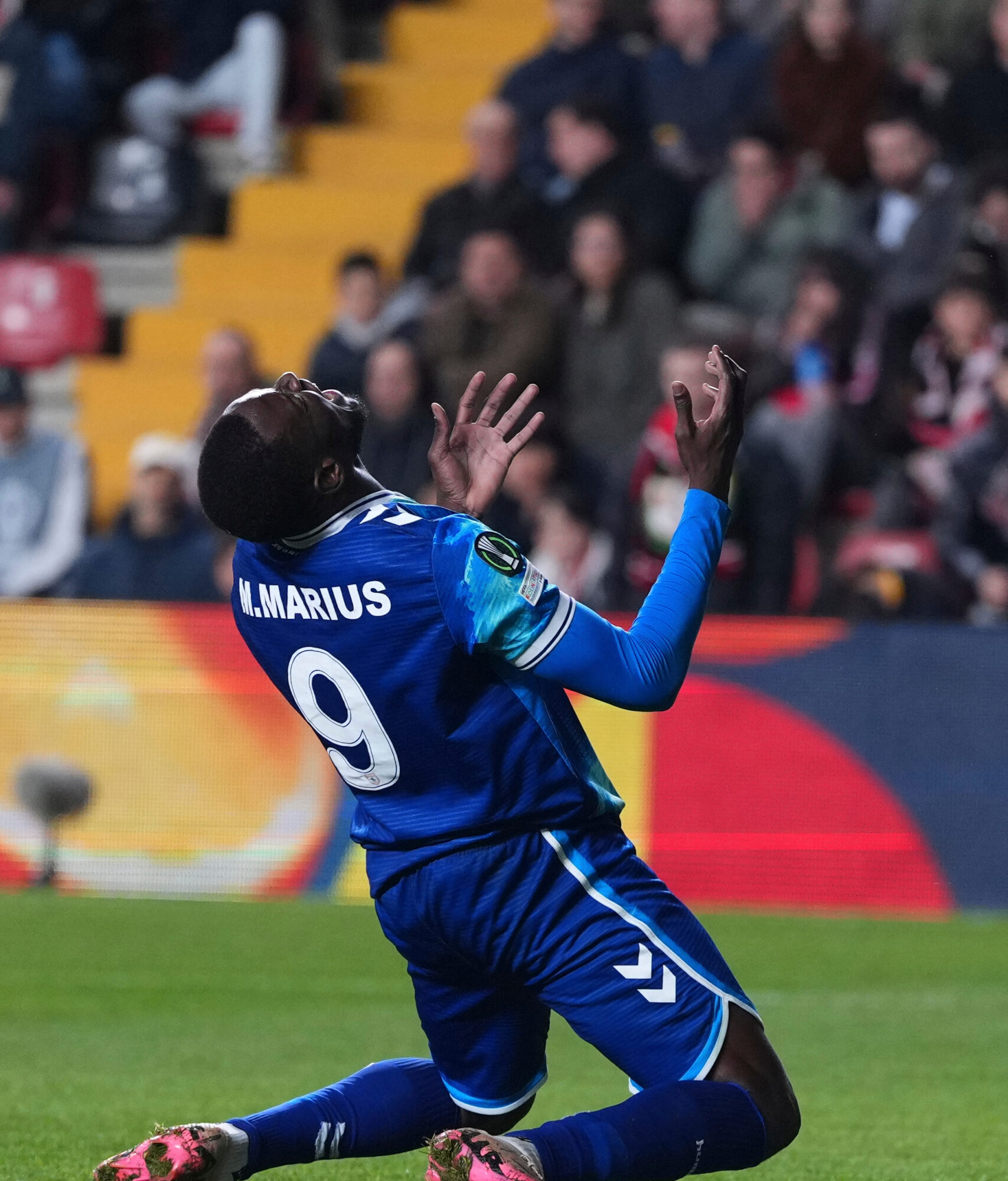 Mouadibaji arrives in Greece to join Olympiacos