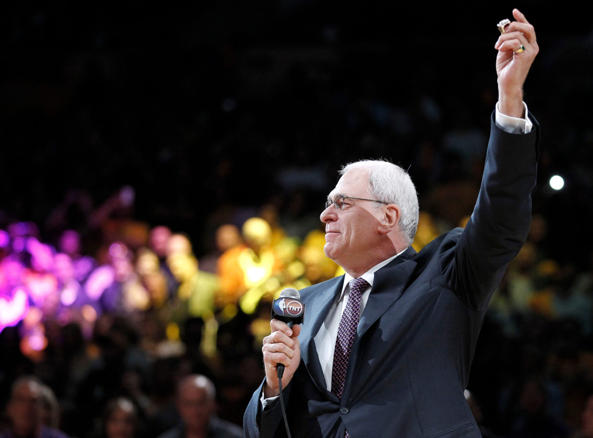 The Lakers are erecting a statue of Phil Jackson outside their arena