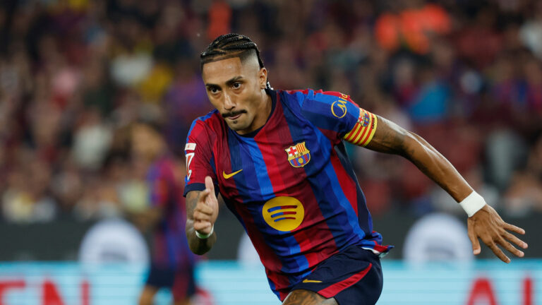 Rafinha from another planet: A perfect hat trick, 12 goals, and stats… Messi and Ronaldo