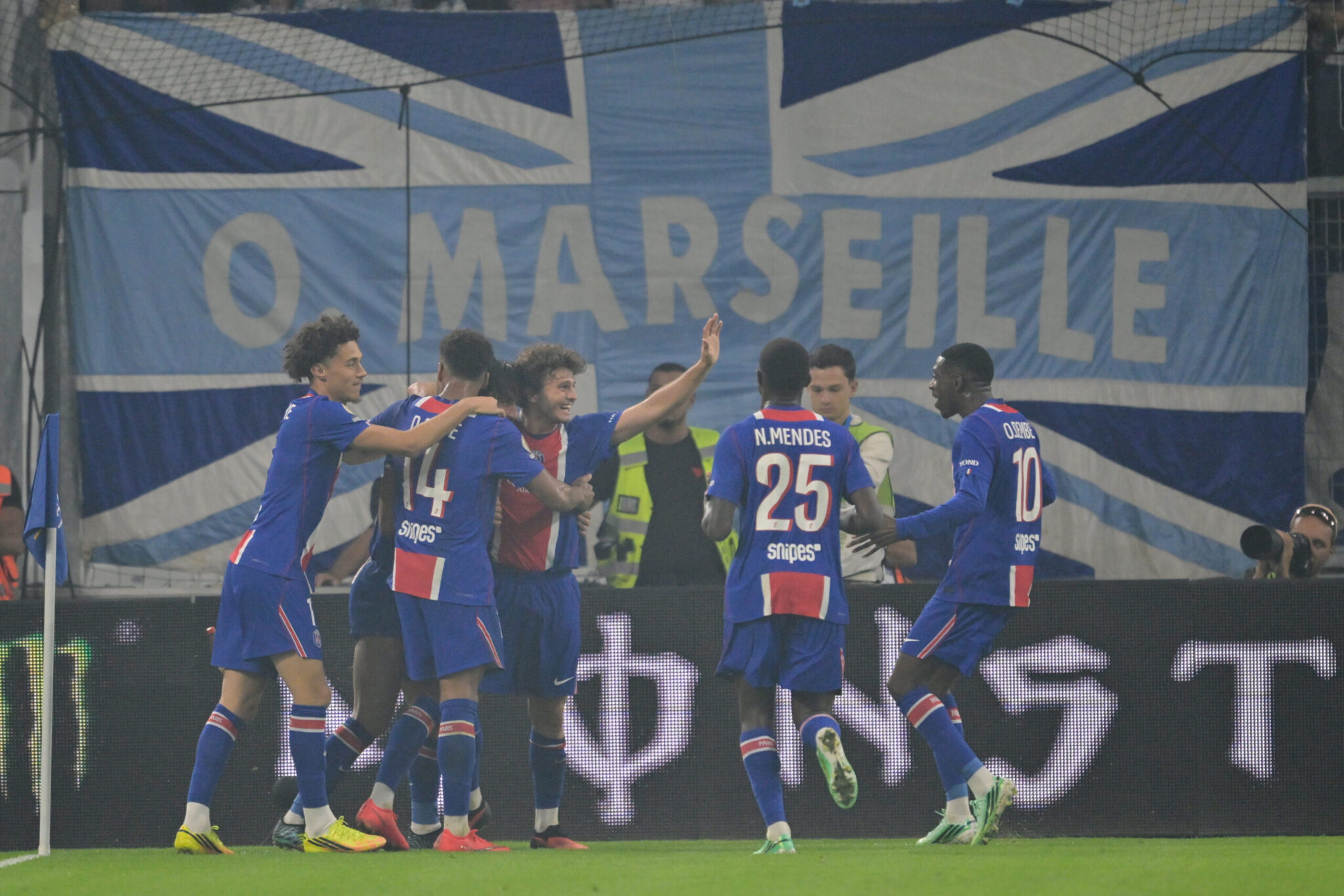 Markinius, the savior, gave Paris some breathing room and sank the disappointing Marseille even further