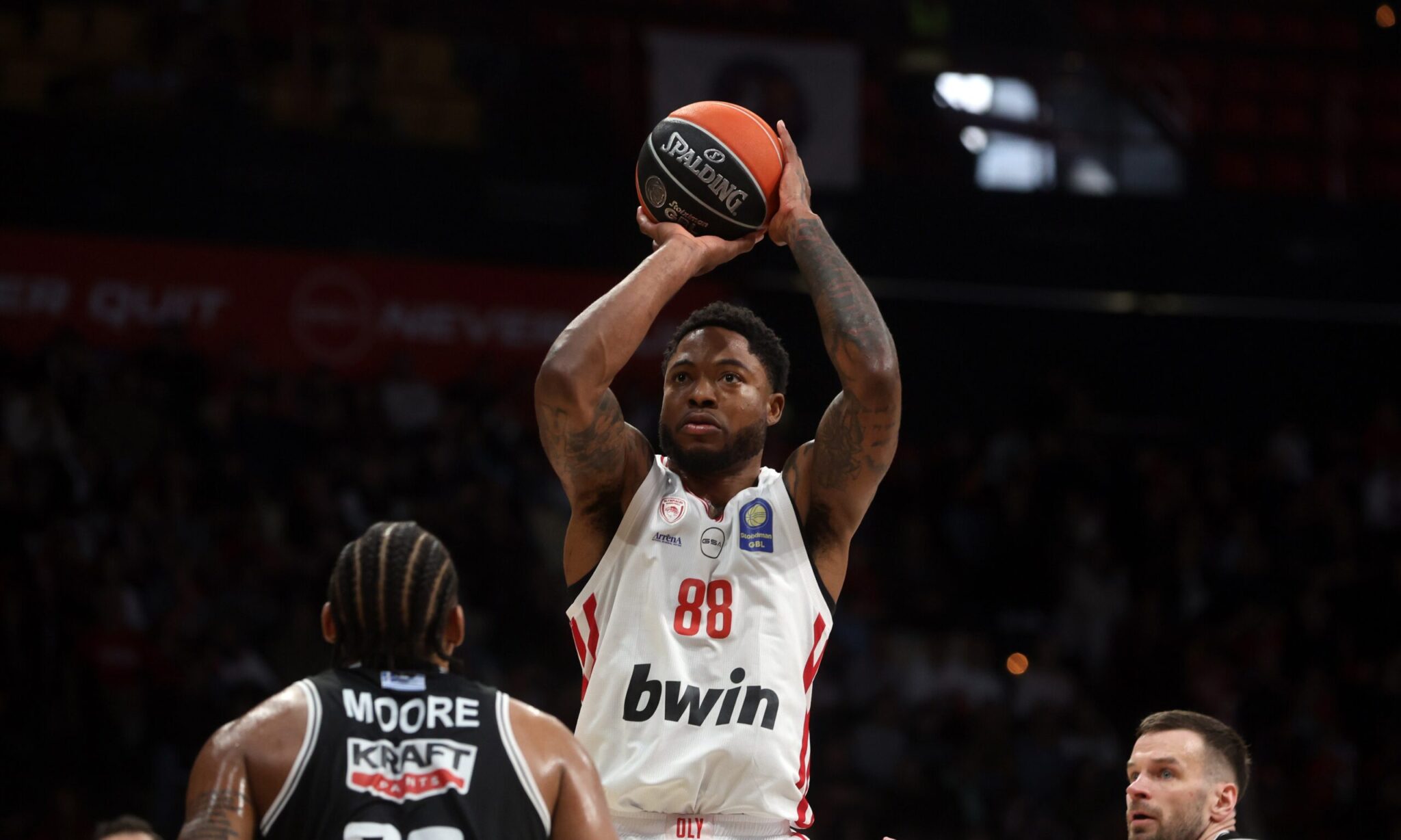 Olympiacos Heads to Cyprus Without Jones