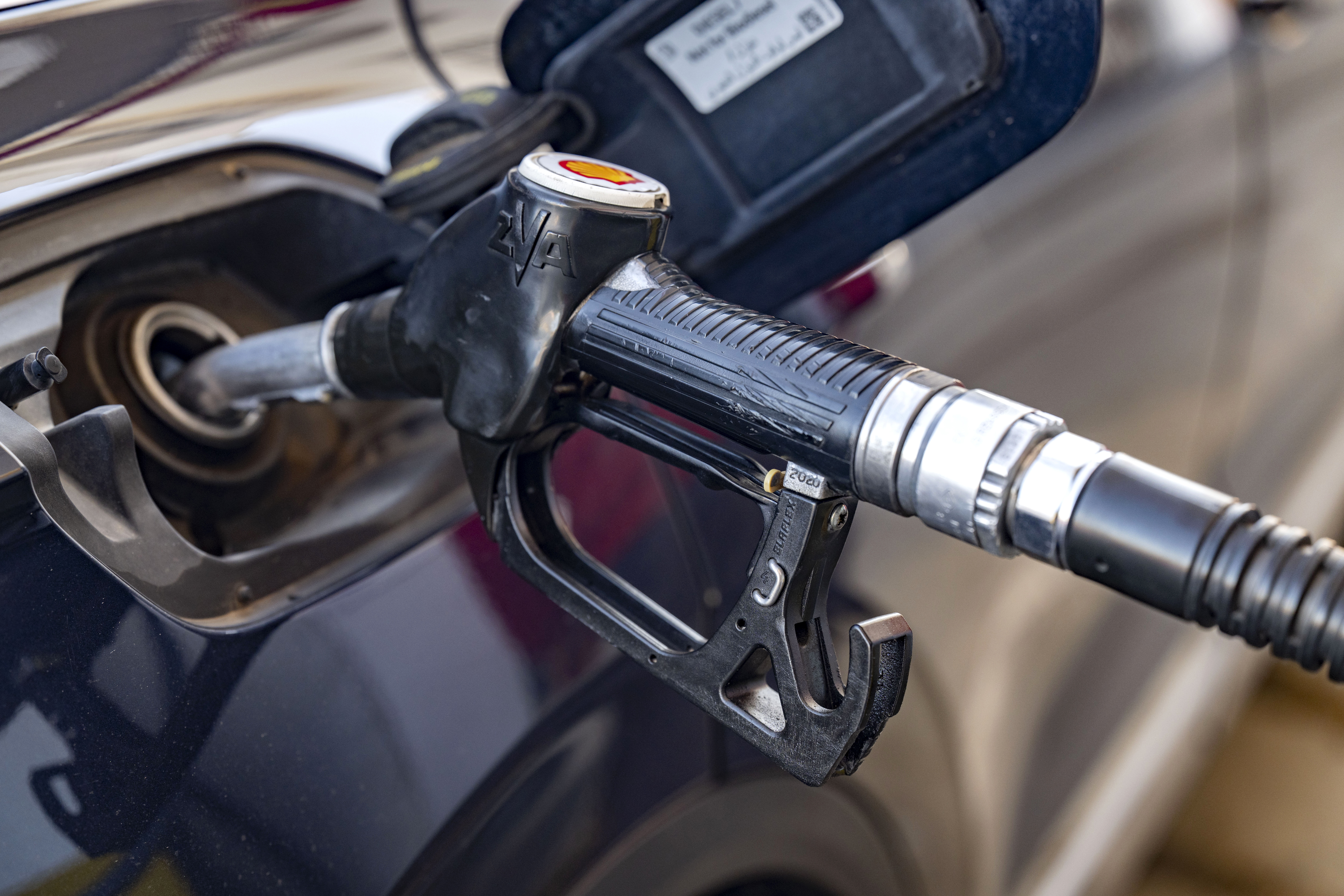“Skyrocketing” fuel price hikes: Diesel breaks the €2 barrier