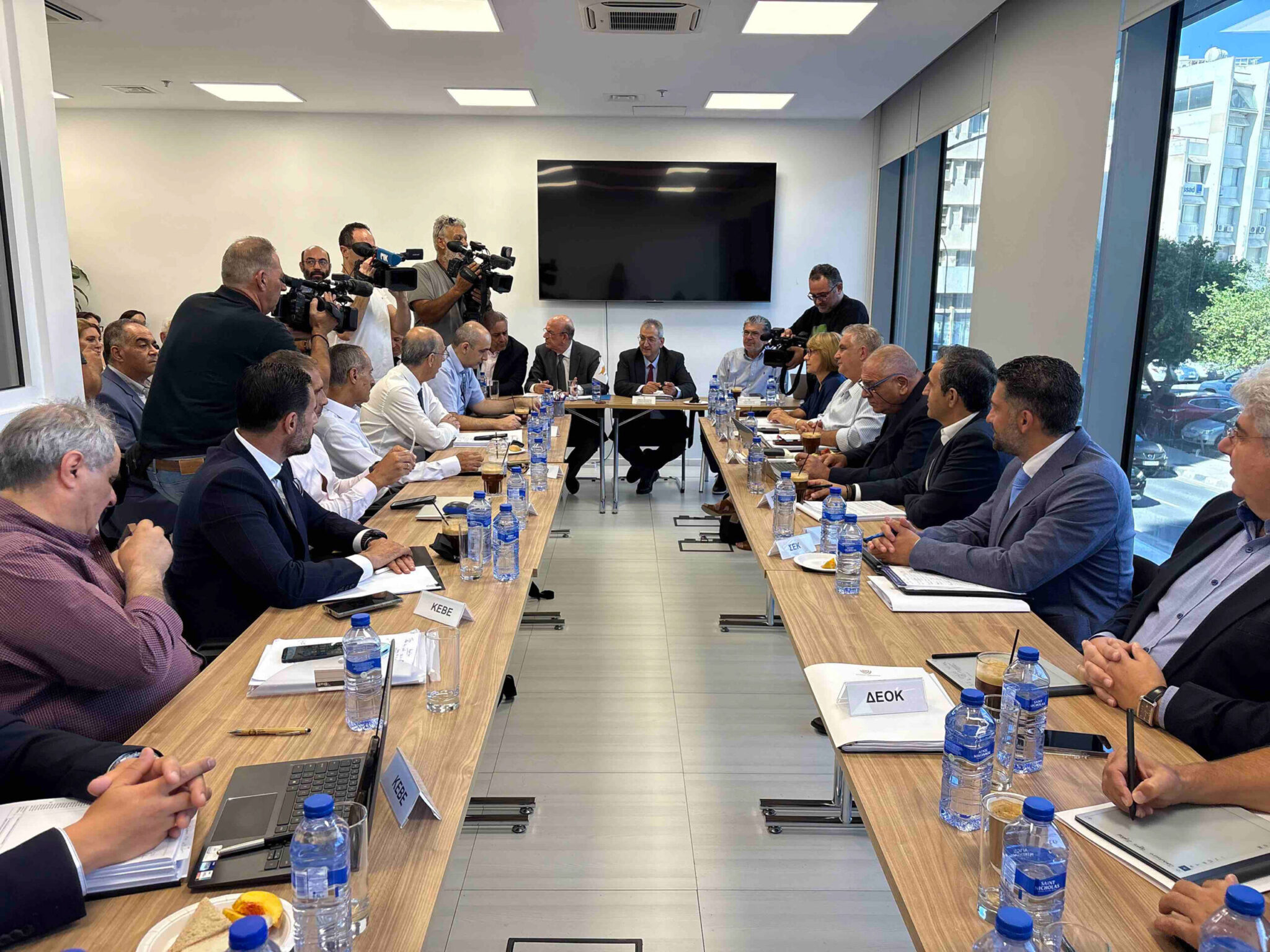 Mousiouttas and Keravnos: “The goal is to increase pensions for low-income retirees”