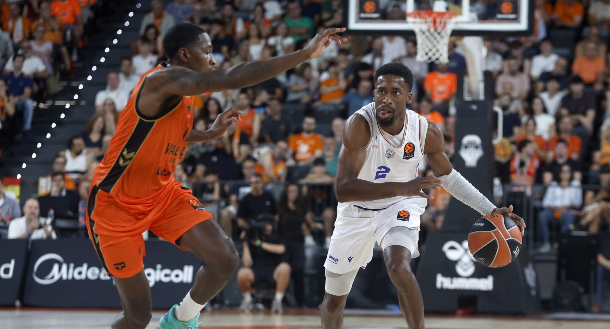 Valencia put on a 111-point show at home against Baskonia to go 2-0