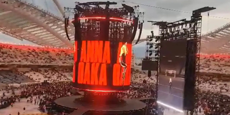 Anna Vissi: Not even the rain can stop her thousands of fans at the OAKA