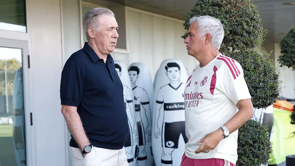 Ancelotti at Real Madrid’s training session – He spoke with Mourinho and the players