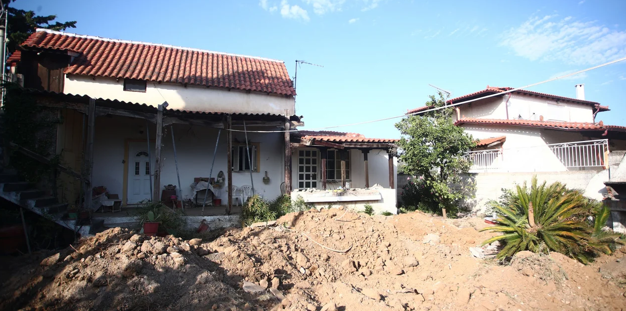 “I don’t remember where I put it; these are personal matters,” says the 68-year-old woman from Marathon who buried her mother to collect her pension.