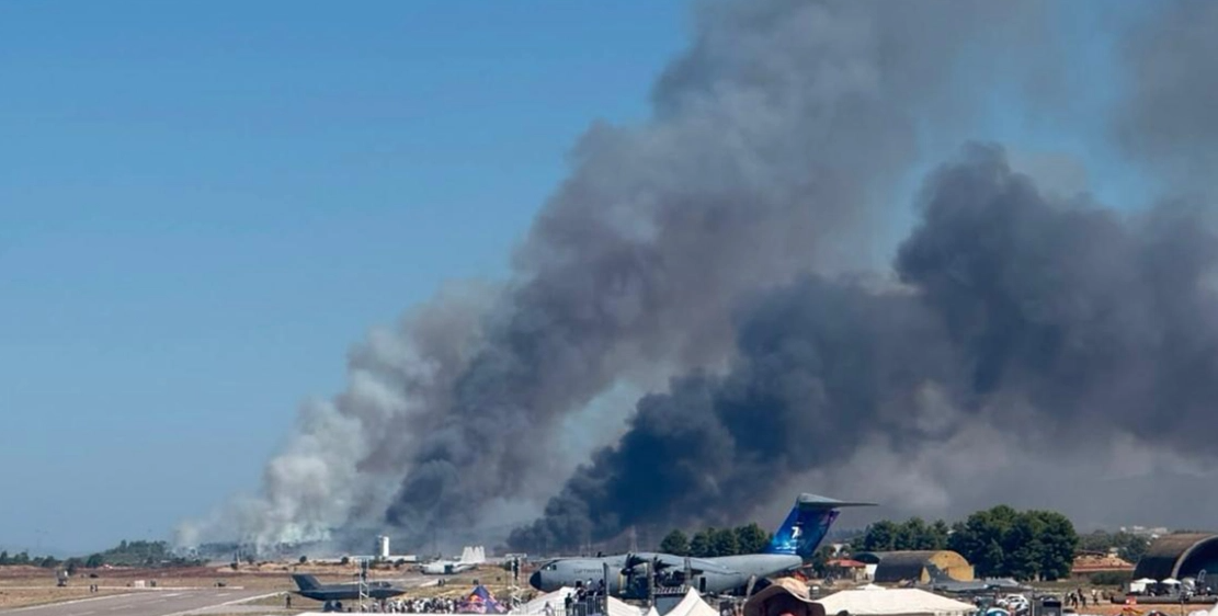 Athens Flying Week: Fire broke out after the Phantom crashed; the fate of the two pilots is unknown (VIDEO & PHOTOS)