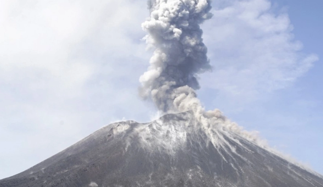 VIDEO: Flights suspended in Jakarta due to ash from the Anak Krakatau volcano