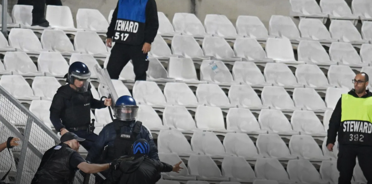 Gaps and problems at the stadiums: How a 10-year-old child and a police officer were injured