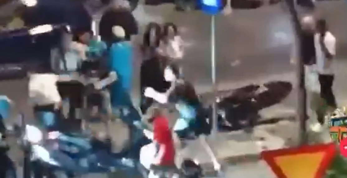 VIDEO: A verbal altercation between drivers in Korydallos escalated into a high-speed chase and a major brawl