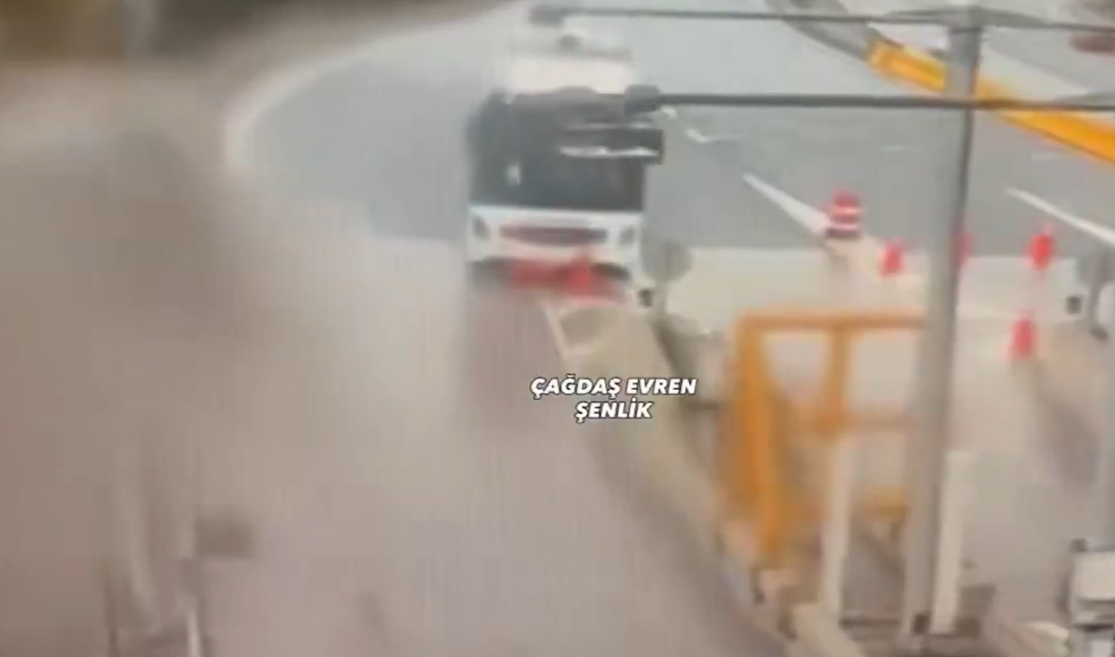 VIDEO: A bus in Turkey crashed into a toll booth and burst into flames
