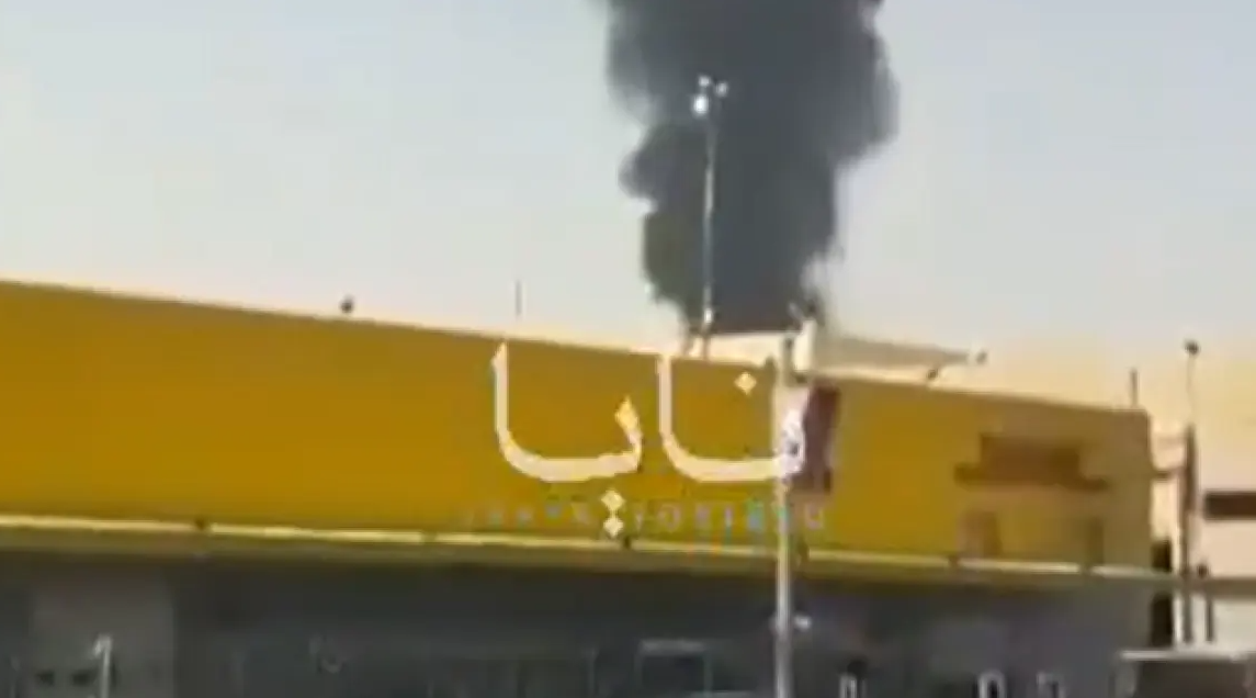 Alarm in Riyadh: Flames and black smoke near the airport following evening explosions (VIDEO)