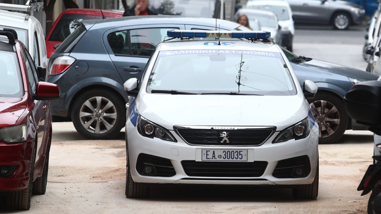 Minors beat a 13-year-old girl in Thessaloniki with kicks and punches, sending her to the hospital
