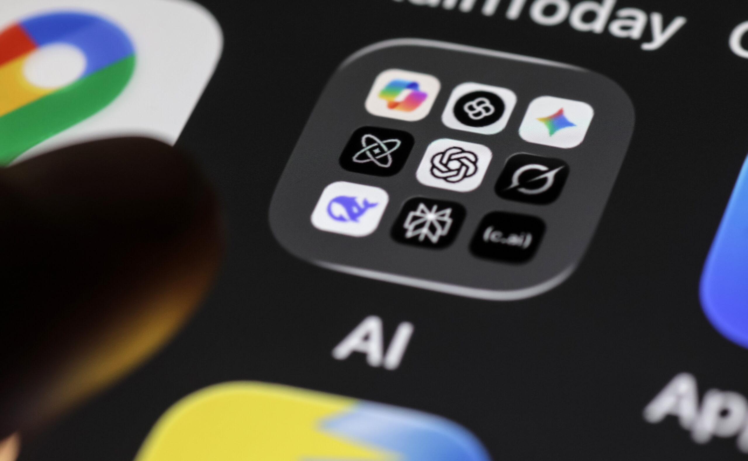 Warning Signs for AI: Tech Giants Call for a Slowdown in Development, Trump Downplays Concerns