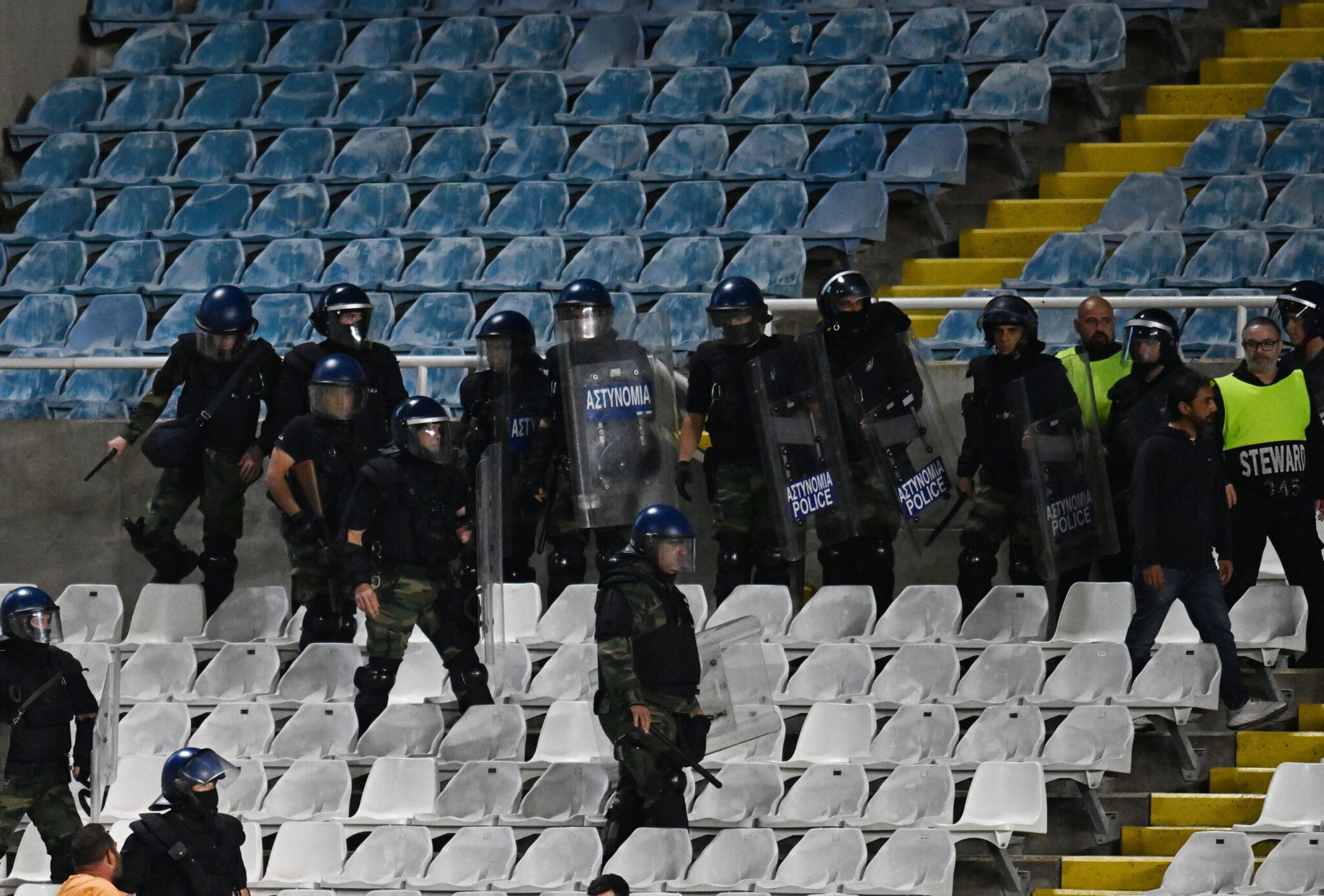25-Year-Old banned from stadiums for incidents during the APOEL-AEL match