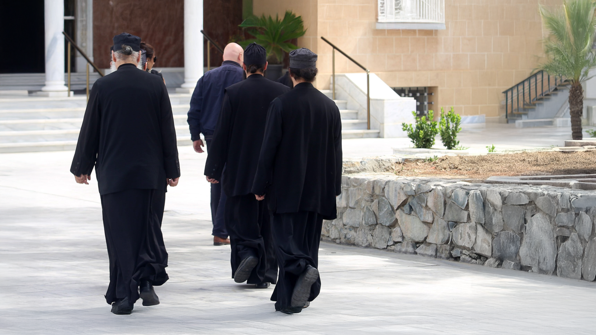 Avvakoum Trial: A recipient of financial aid donated €6,000 without a receipt; witnesses testified that the monastery owes them thousands of euros