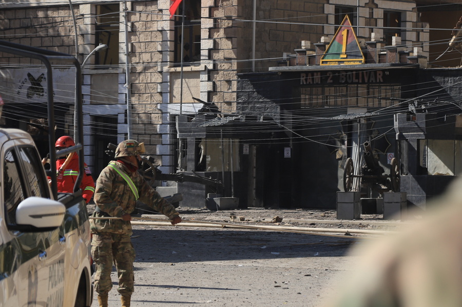 Bolivia: Six dead and 11 missing after an explosion at a military facility