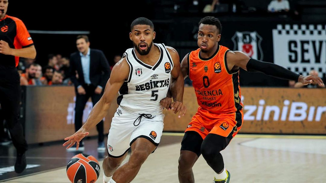 A legendary Sorcs led Valencia to a spectacular double victory in Istanbul against Besiktas