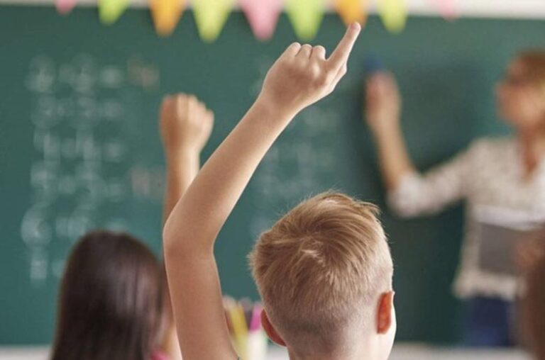 “We’re still at the point where everything is ready, but nothing is ready”: First day of school for elementary students… without textbooks