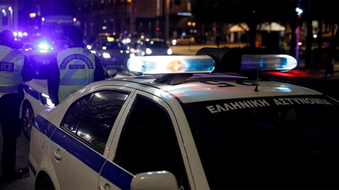 Fight in Naxos: 16-year-old struck a man with a brass knuckle and sent him to the hospital