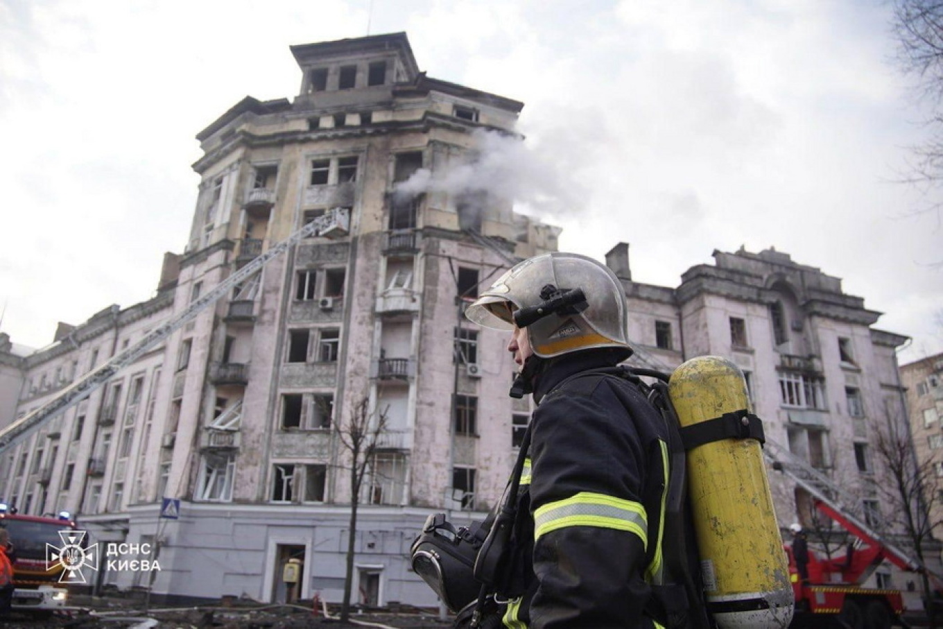 Russians Pound Kyiv: Seven Killed in Airstrikes