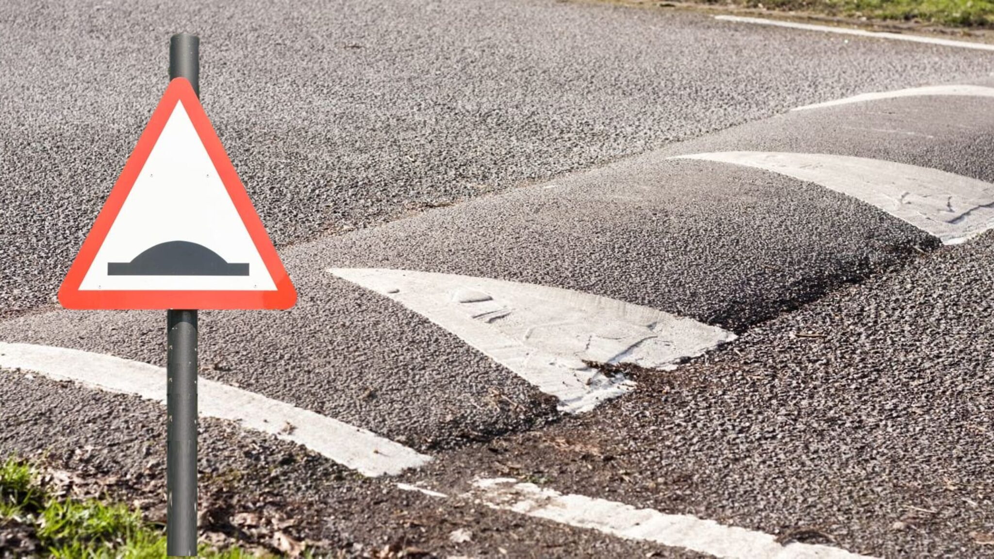 Speed bumps on the roads: How many have been removed since 2023, and how much do we pay to have them removed?