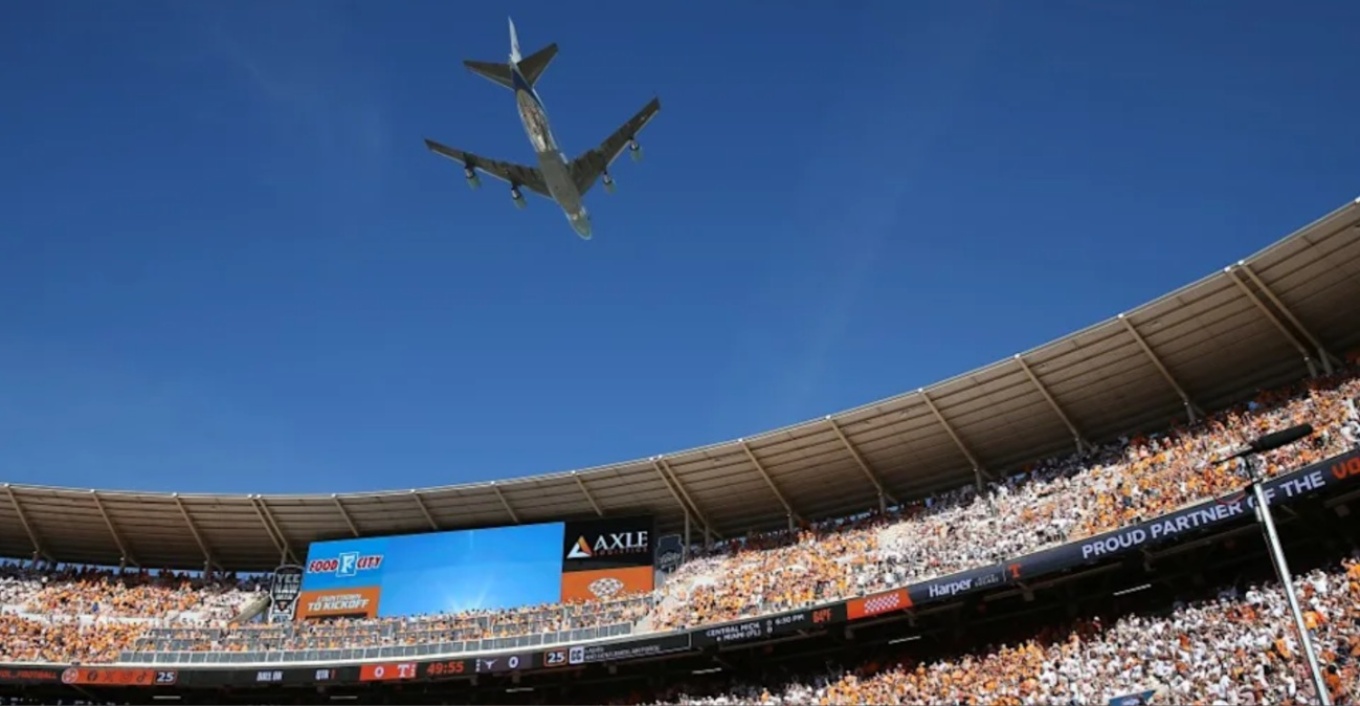 Stunning video: Air Force One flew over a stadium before a big college football game