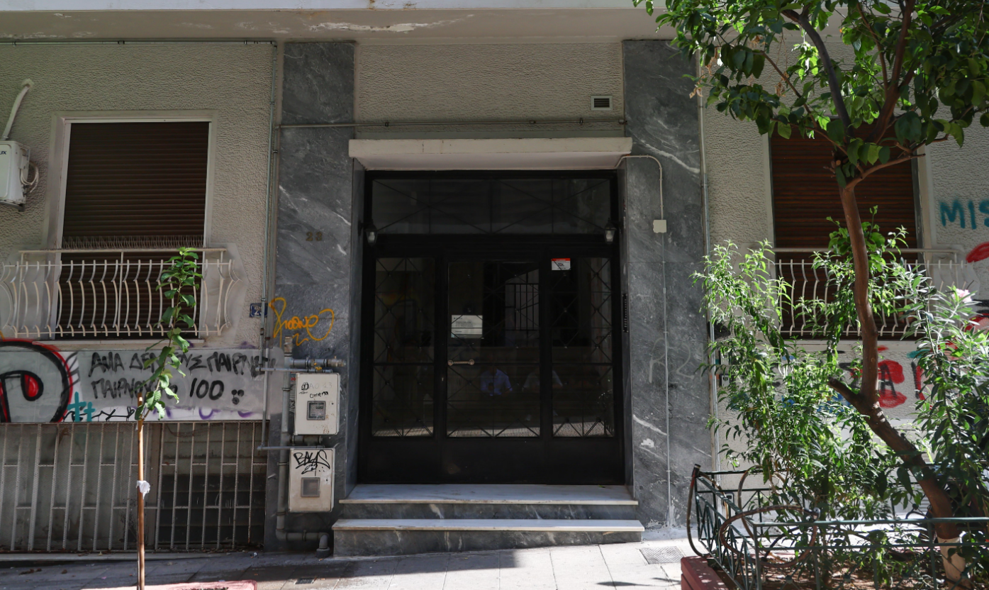 Horror in Kypseli: The infant’s body was hidden in the freezer for two years