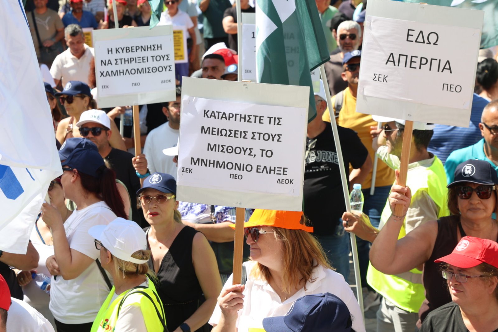Hourly wage increases back on the table following Christodoulidis’ intervention