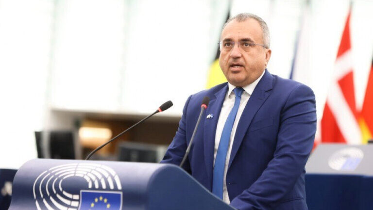 Von der Leyen to Hatzipantela: “No compensation for livestock farmers in the occupied territories for foot-and-mouth disease”