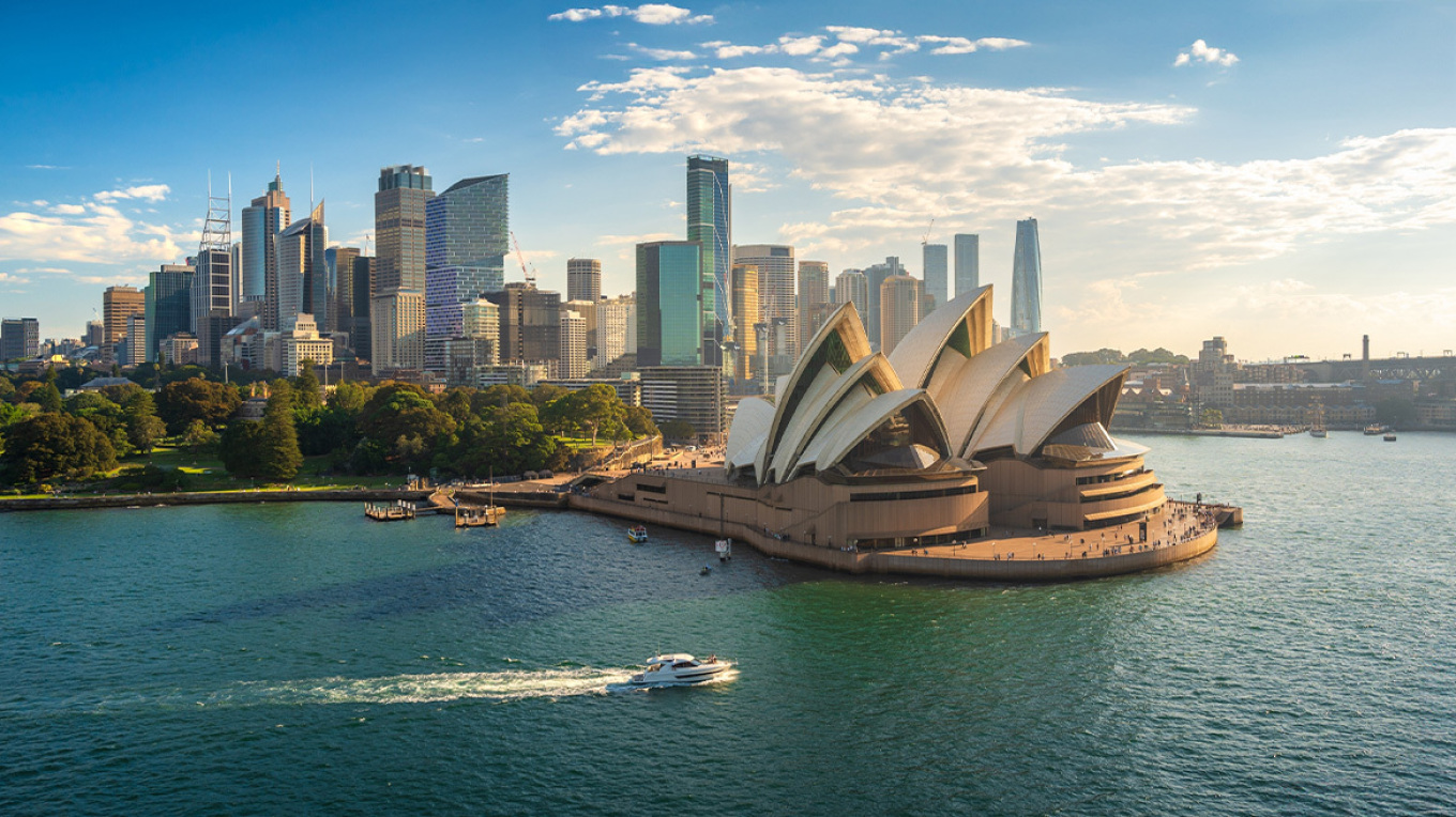 Unusual heat wave in Sydney, with temperatures 13 degrees above normal levels